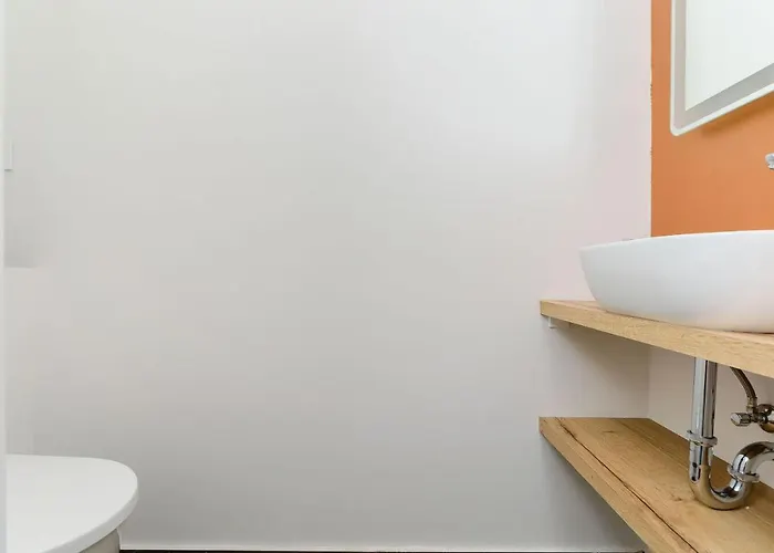 Crystal Luxury アパート *