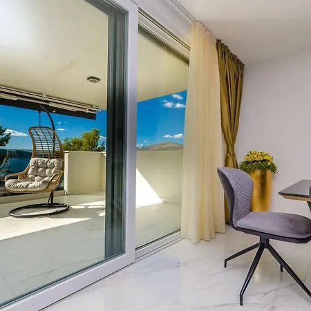 Crystal Luxury Lejlighed *