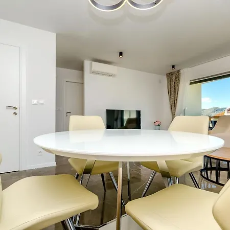 Crystal Luxury Lejlighed