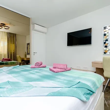 Crystal Luxury شقة *