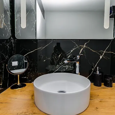 Crystal Luxury شقة *