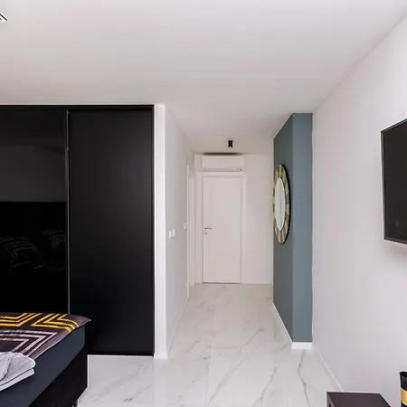 Crystal Luxury شقة تروغير