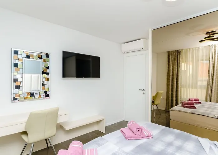 Crystal Luxury טרוגיר