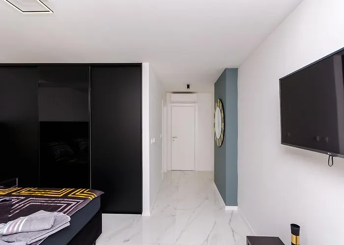 Crystal Luxury דירה טרוגיר